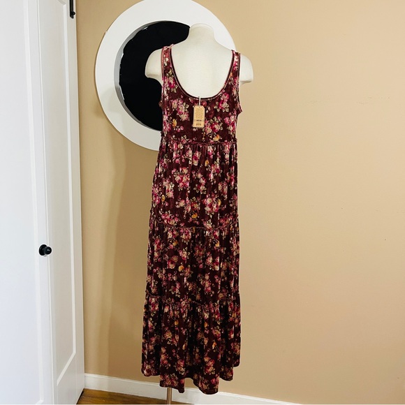 Floral Sleeveless Maxi Dress - Picture 6 of 12